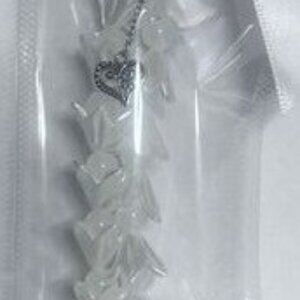 Handmade Beaded Flower Bag Charm – Chic Purse Accessory with Heart Detail